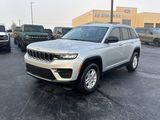 Used 2022 Jeep Grand Cherokee Laredo w/ Luxury Tech Group I image 2