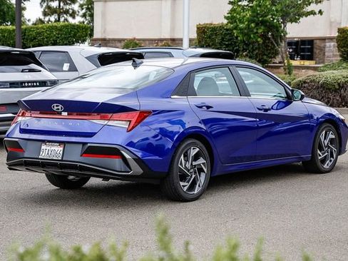 Used 2025 Hyundai Elantra SEL FWD image 5