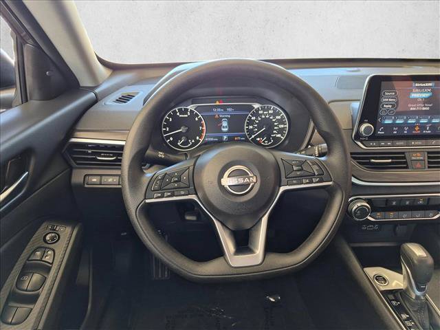 Used 2025 Nissan Altima 2.5 SV FWD image 13