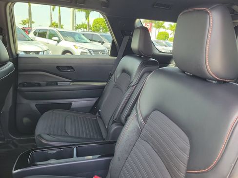 Used 2025 Nissan Pathfinder Rock Creek AWD/4WD image 11