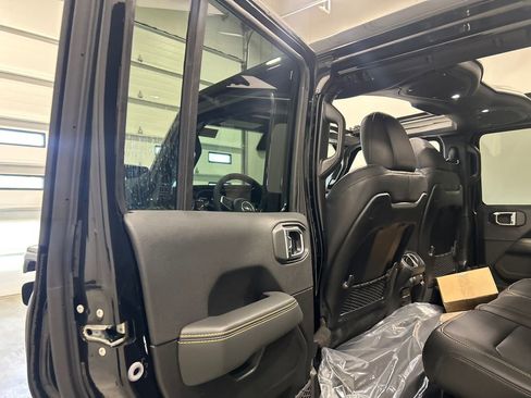 New 2025 Jeep Wrangler Sahara w/ Technology Group image 28