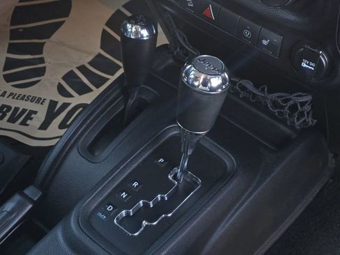 Used 2014 Jeep Wrangler Unlimited Rubicon w/ Dual Top Group image 14