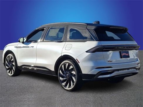 New 2026 Lincoln Nautilus Reserve w/ Jet Appearance Package image 4