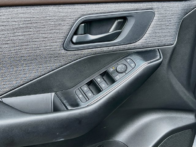 Used 2023 Nissan Rogue S FWD image 14