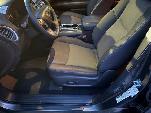 Used 2019 Nissan Pathfinder SV AWD/4WD image 35