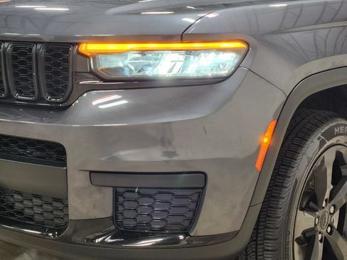 Used 2022 Jeep Grand Cherokee L Laredo RWD image 14