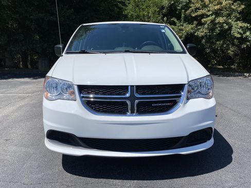 Used 2019 Dodge Grand Caravan SE w/ UConnect Hands-Free Group FWD image 3