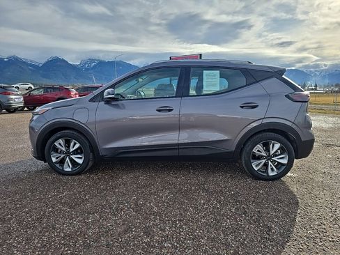 Used 2022 Chevrolet Bolt EUV LT w/ Convenience Package image 4