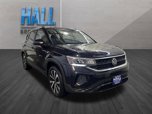 Used 2023 Volkswagen Taos SE w/ Panoramic Sunroof Package image 8