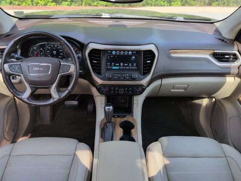 Used 2019 GMC Acadia Denali w/ Technology Package FWD image 15