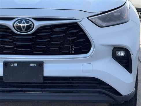 Used 2023 Toyota Highlander LE image 8