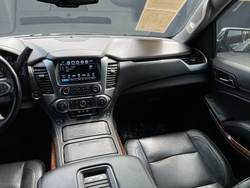 Used 2019 Chevrolet Suburban Premier AWD/4WD image 16