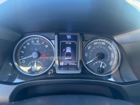 Used 2021 Toyota Tacoma TRD Off-Road image 16