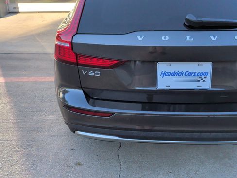 Used 2025 Volvo V60 B5 Cross Country Plus image 15