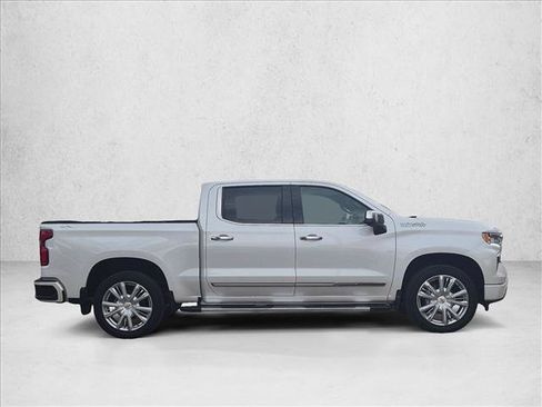 Used 2022 Chevrolet Silverado 1500 High Country w/ High Country Premium Package AWD/4WD image 4