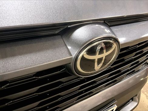 Used 2020 Toyota RAV4 XLE image 28