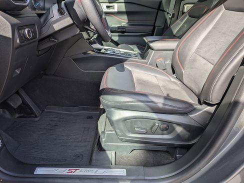 Certified 2024 Ford Explorer ST-Line w/ Class IV Trailer Tow Package image 13