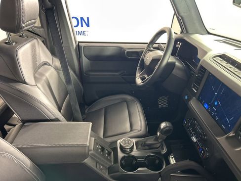 Used 2025 Ford Bronco Badlands image 25