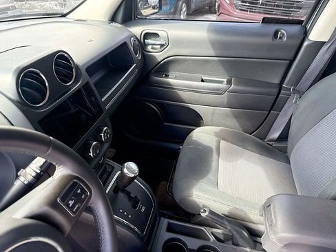 Used 2017 Jeep Patriot Latitude AWD/4WD image 25