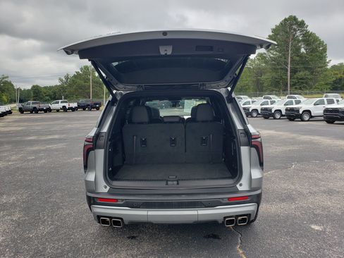 Used 2024 Chevrolet Traverse Z71 w/ LPO, Floor Liner Package AWD/4WD image 9