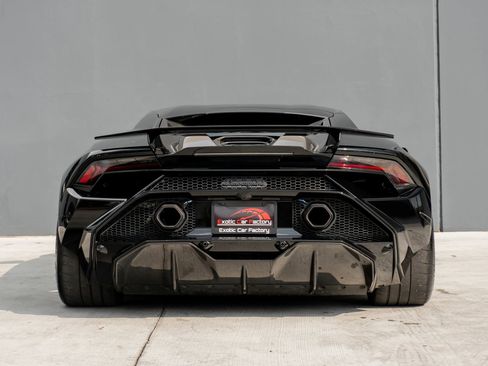Used 2024 Lamborghini Huracan Tecnica image 8