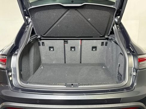 Certified 2025 Porsche Macan AWD/4WD image 28