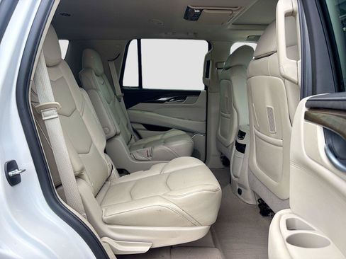 Used 2018 Cadillac Escalade Luxury RWD image 30