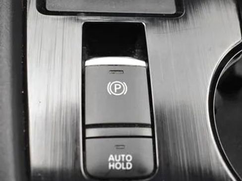 Used 2024 Nissan Rogue S FWD image 34