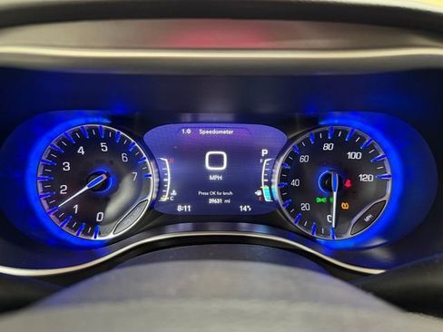 Used 2024 Chrysler Pacifica Touring-L image 18