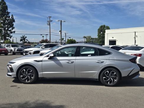 Used 2025 Hyundai Sonata SEL FWD image 2