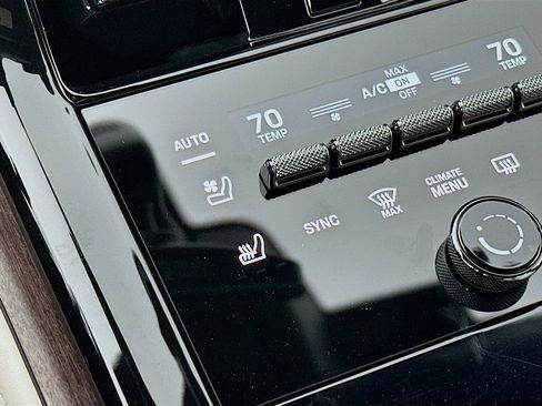 Used 2024 Porsche Panamera 4 image 23