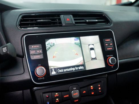 Used 2025 Nissan Leaf SV Plus image 36