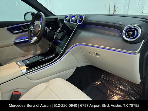 Used 2025 Mercedes-Benz GLC 300 4MATIC image 29