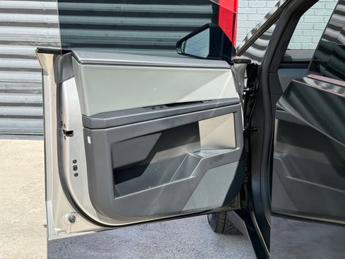 Used 2025 Tesla Cybertruck AWD Crew Cab image 15