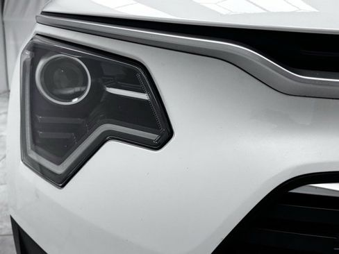 Used 2023 Kia Niro EX image 14