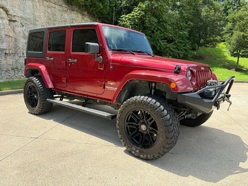 Used 2013 Jeep Wrangler Unlimited Sahara w/ Dual Top Group AWD/4WD image 6