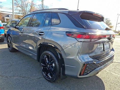 New 2026 Volkswagen Tiguan SE R-Line image 3