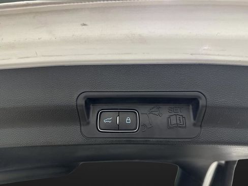 Used 2023 Ford Explorer XLT image 16