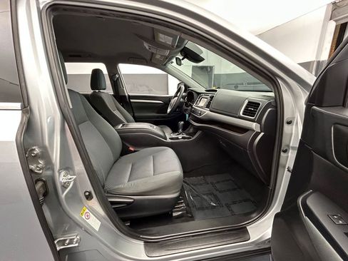 Used 2019 Toyota Highlander LE FWD image 43