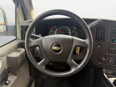 Used 2018 Chevrolet Express 2500 w/ Driver Convenience Package RWD image 15
