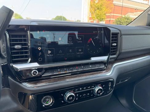 Used 2023 GMC Sierra 1500 SLE AWD/4WD image 17