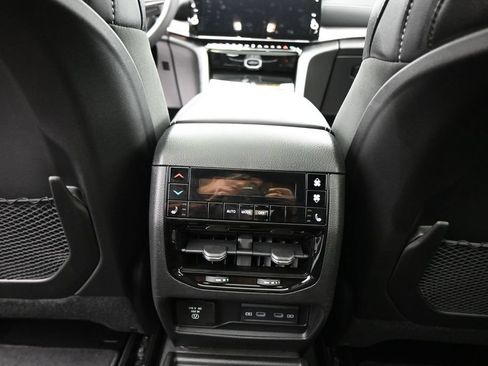 Used 2026 Jeep Grand Cherokee L Limited w/ Limited Altitude Package AWD/4WD image 28