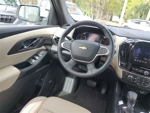 Used 2023 Chevrolet Traverse Premier image 10
