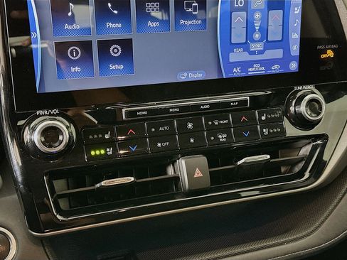 Used 2021 Toyota Highlander Limited image 23