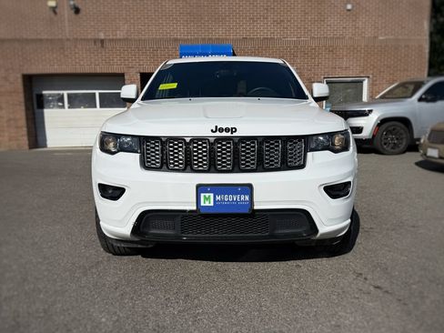 Used 2018 Jeep Grand Cherokee Altitude AWD/4WD image 2
