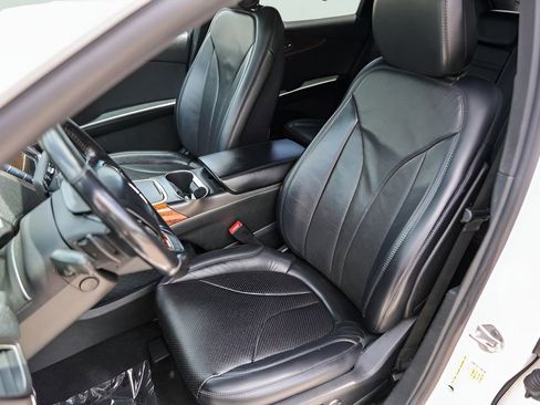 Used 2020 Lincoln Nautilus Reserve FWD image 9