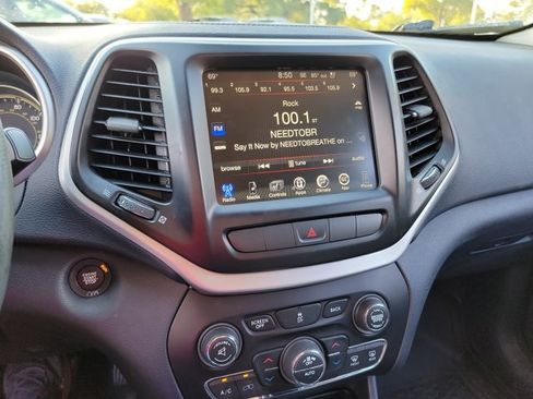 Used 2014 Jeep Cherokee Limited w/ Luxury Group FWD image 17