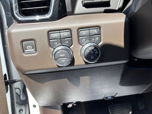 Used 2023 GMC Sierra 1500 Denali w/ Denali Reserve Package AWD/4WD image 28