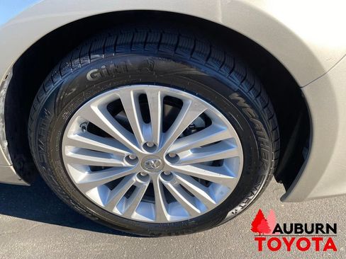 Used 2014 Toyota Avalon Limited w/ Technology Package FWD image 9