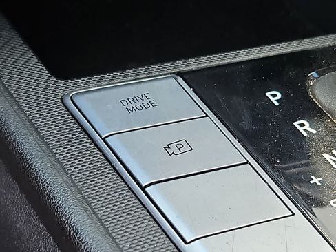 Used 2024 Hyundai Elantra SEL FWD image 25